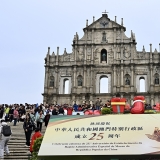图集｜澳门庆祝回归祖国25周年，街头巷尾红旗飘扬